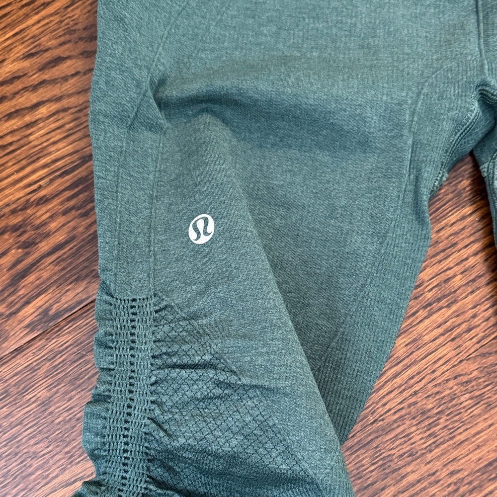 Lululemon Capri leggings - Picture 2 of 3